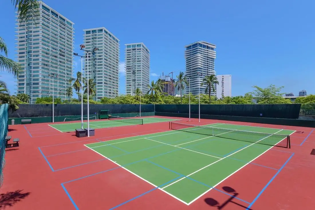 Grand Venetian sport courts