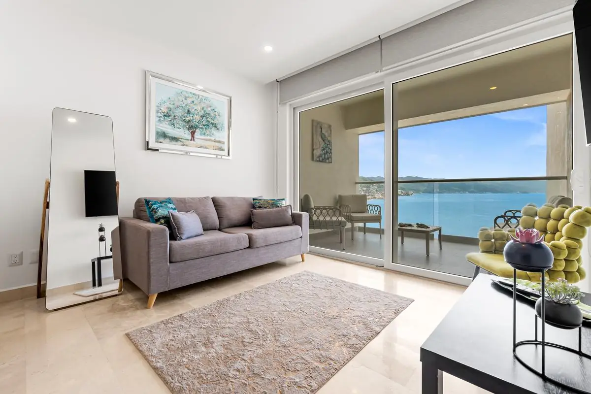 Harbor 171 living room