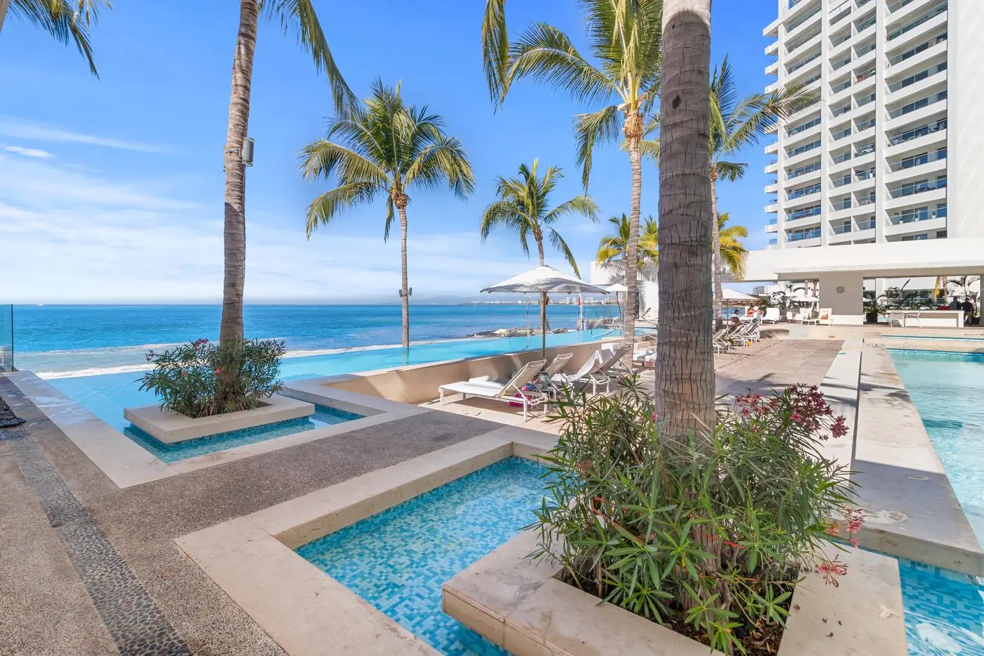 Harbor 171 pool
