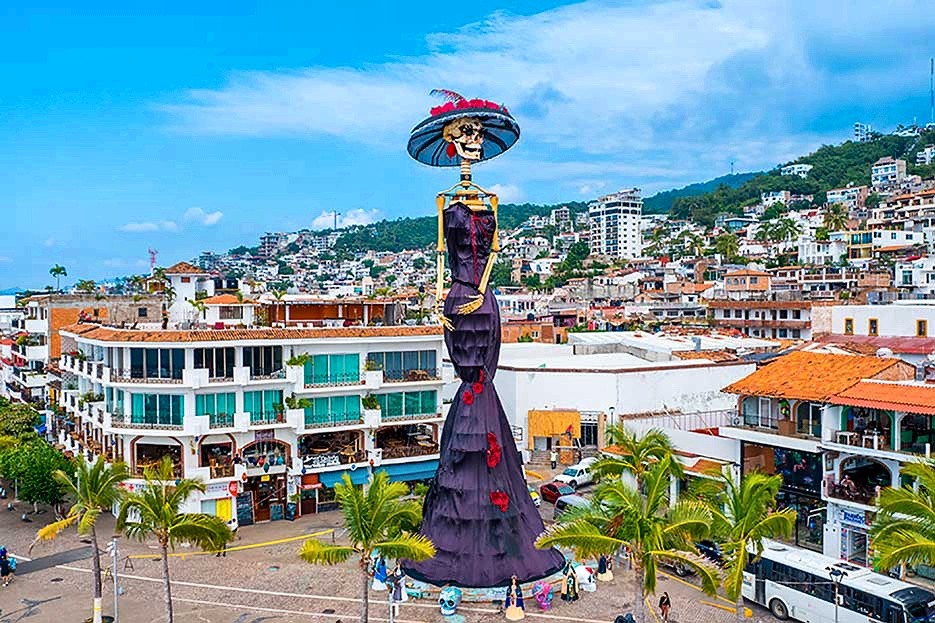 The 2023 record Catrina, a giant Catrina in a dark purple gown and a wide hat towering over the Malecón rooftops in Puerto Vallarta