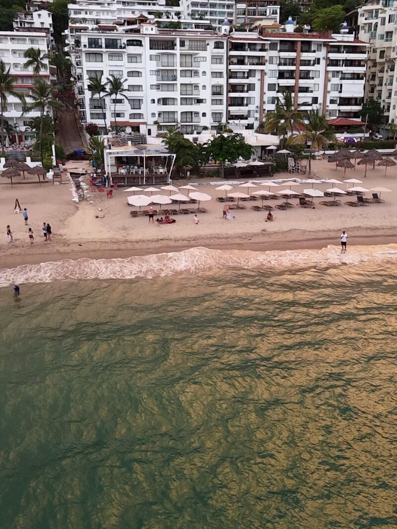 Los Muertos beach, Zona Romántica