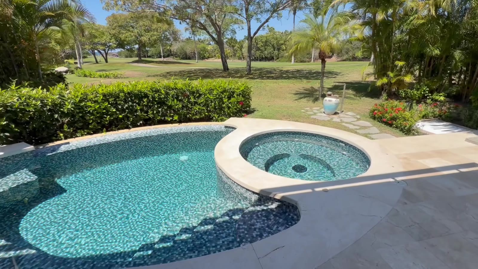 A private pool and spa at a villa in Las Palmas looking out over the golf course